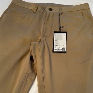 New with tags
Barbell Apparel
Men’s
Khaki straight tech pants